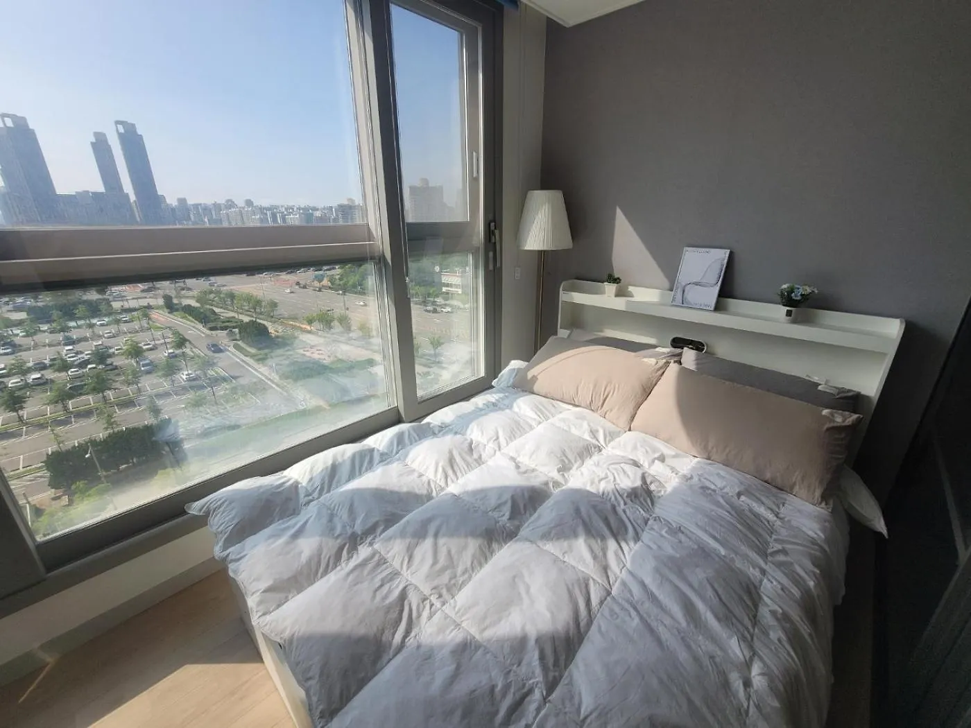 Apartment Newly Built Apt #Subway#Hyundai Outlet#Triple St #Free Parking# Incheon South Korea