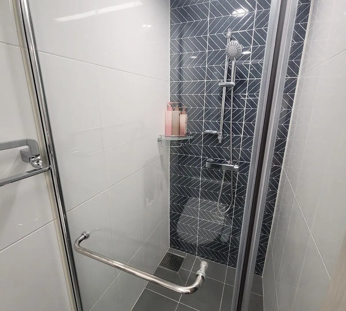 Apartment Newly Built Apt #Subway#Hyundai Outlet#Triple St #Free Parking# Incheon South Korea